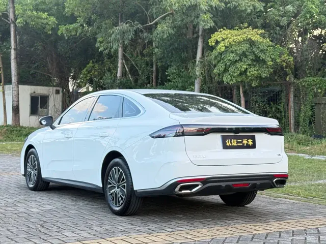 Geely Emgrand — Фото автомобиля 17