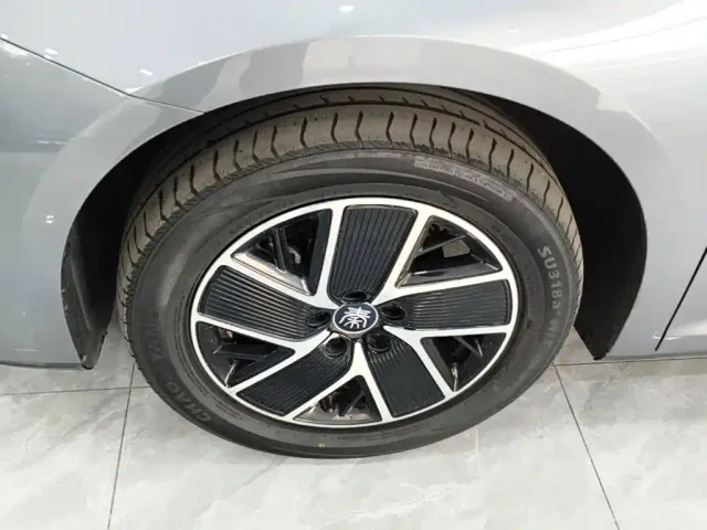 BYD Qin L — Фото автомобиля 22