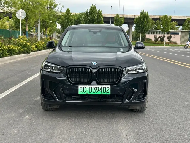 BMW iX3 — Фото автомобиля 3