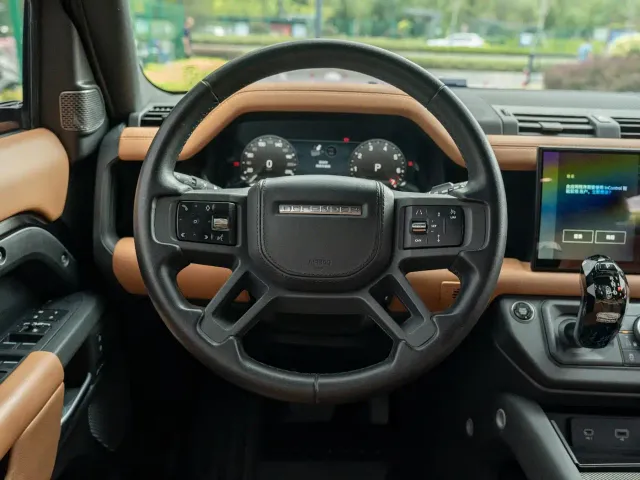 Land Rover Defender — Фото автомобиля 11
