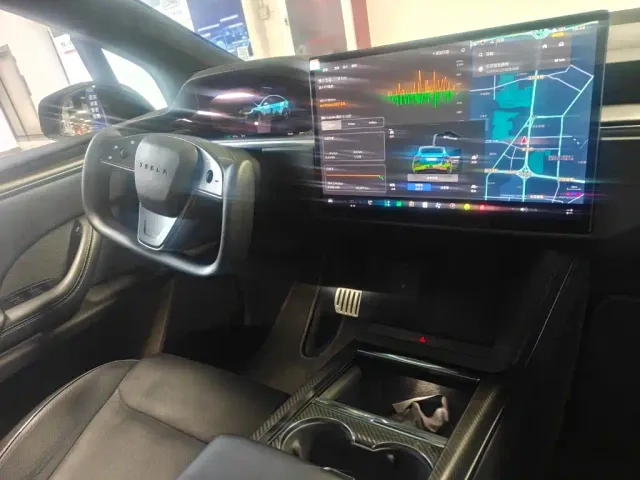 Tesla Model X — Фото автомобиля 11