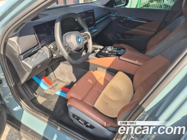 BMW i5 G60 — Фото автомобиля 12