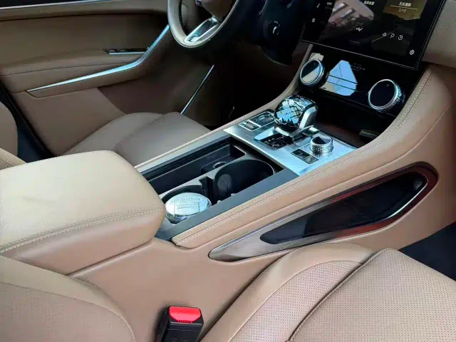 Jaguar F-Pace — Фото автомобиля 10