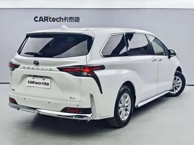 Toyota Granvia — Фото автомобиля 11