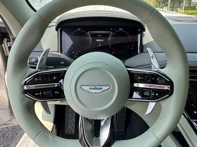 Aston Martin DB12 — Фото автомобиля 15