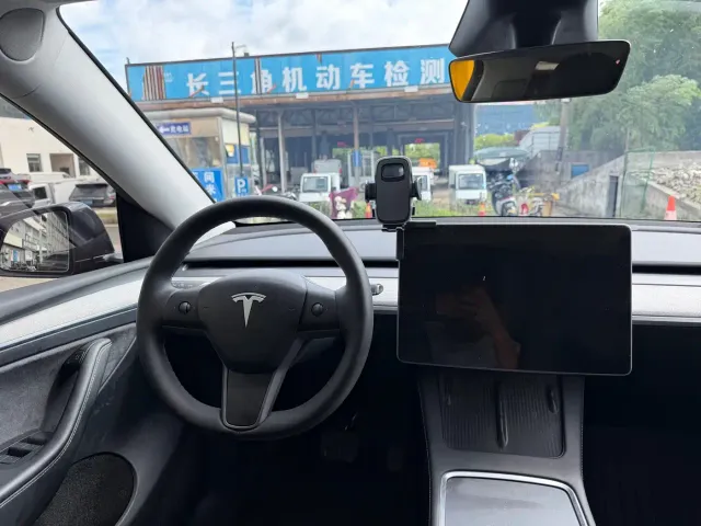 Tesla Model Y — Фото автомобиля 18