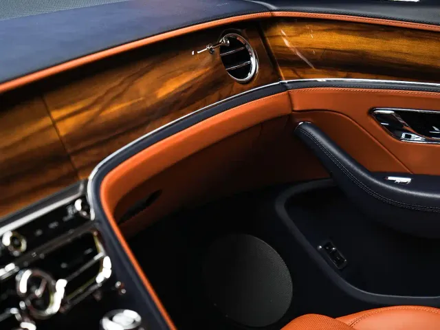 Bentley Flying Spur — Фото автомобиля 6