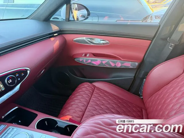Genesis GV70 — Фото автомобиля 11