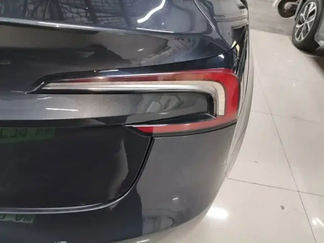 Tesla Model 3 — Фото автомобиля 7