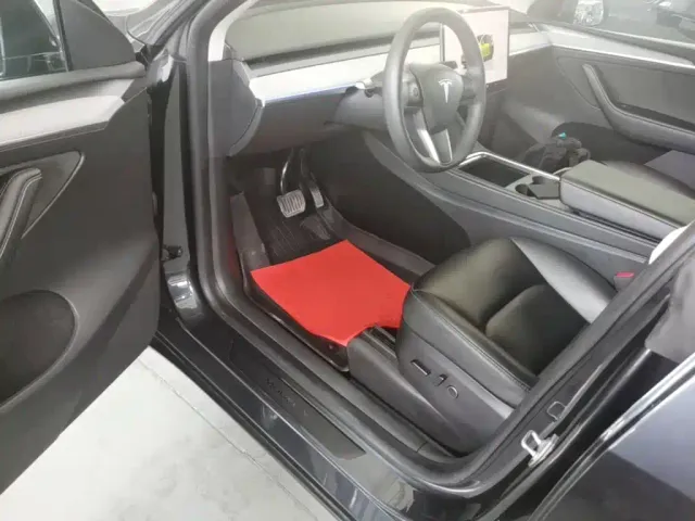 Tesla Model Y 2024 Rear-Wheel Drive Version — Фото автомобиля 15