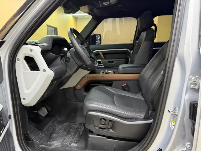 Land Rover Defender — Фото автомобиля 4