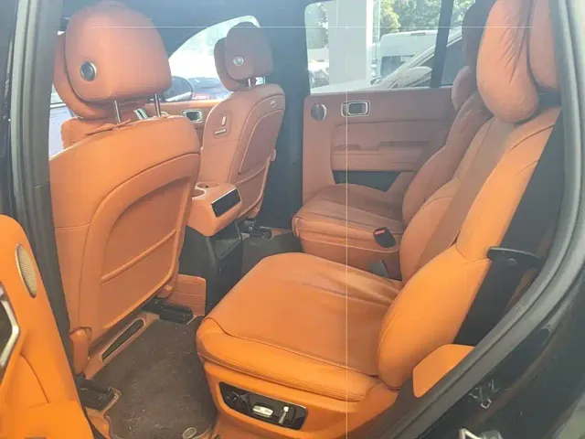 Li Auto L8 — Фото автомобиля 16