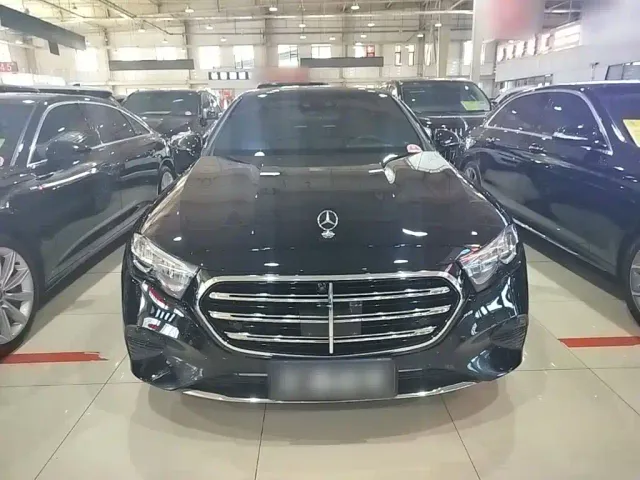 Mercedes-Benz E-Class — Фото автомобиля 2