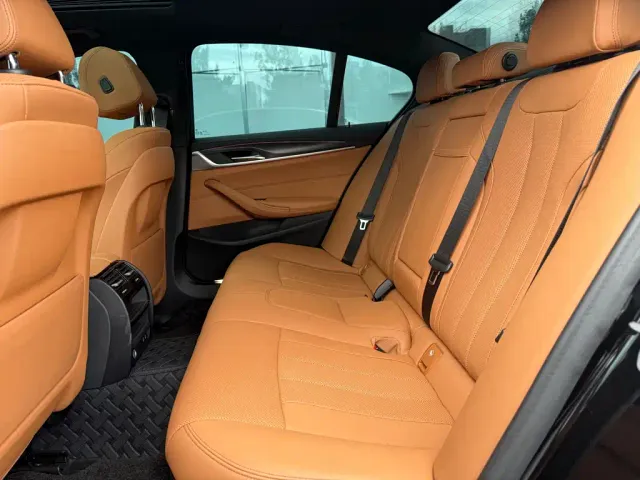BMW 5 Series — Фото автомобиля 6