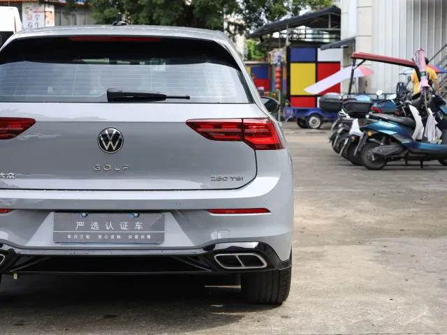 Volkswagen Golf — Фото автомобиля 14