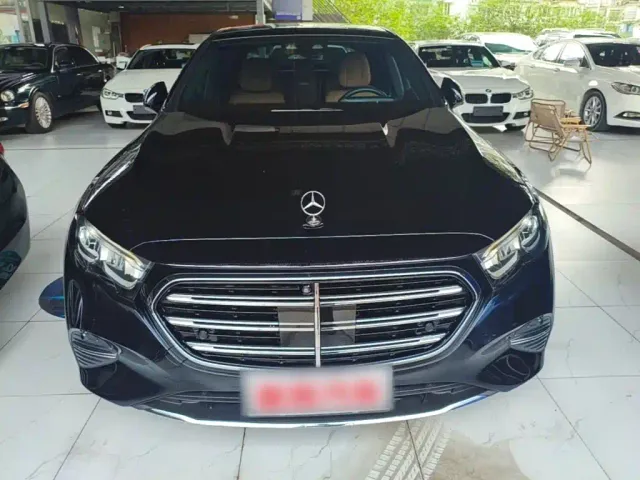Mercedes-Benz E-Class — Фото автомобиля 2