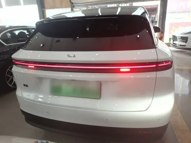 Li Auto Li Auto i6 2025 4WD Base Model — Фото автомобиля 5