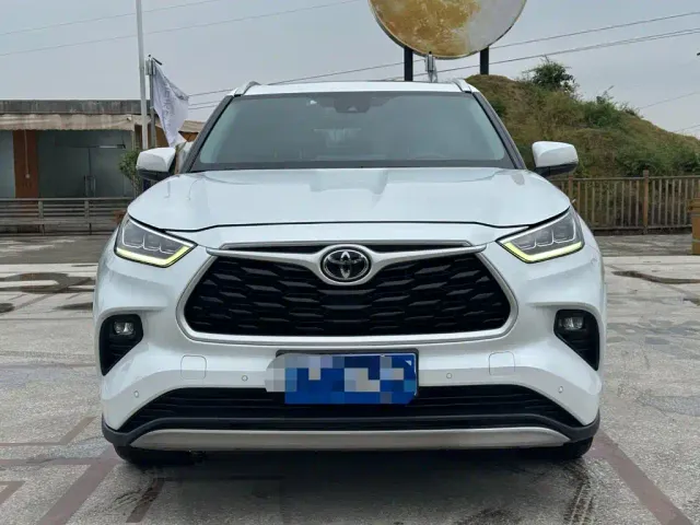Toyota Highlander — Фото автомобиля 3