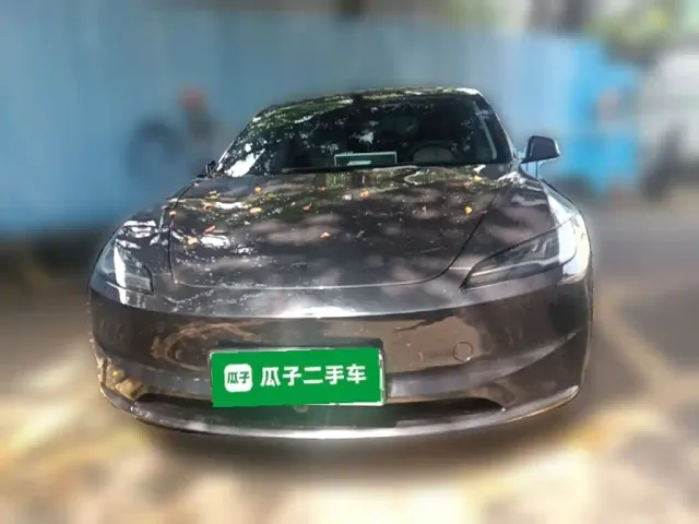 Tesla Model 3 — Фото автомобиля 2
