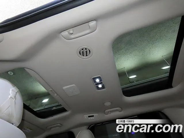 Kia Canival — Фото автомобиля 14