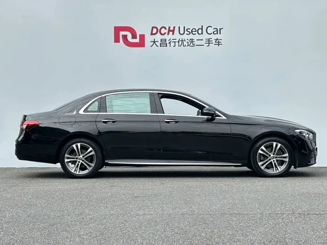 Mercedes-Benz E-Class — Фото автомобиля 3