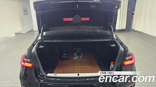 BMW 7-Series — Фото автомобиля 25