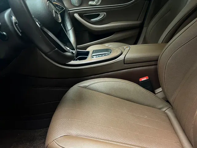 Mercedes-Benz E-Class — Фото автомобиля 3
