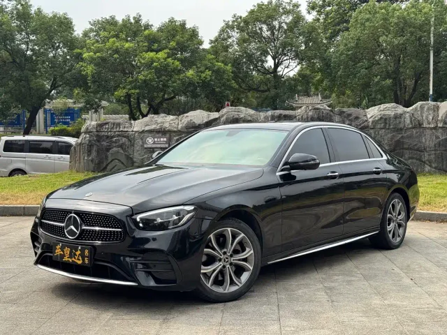 Фотография автомобиля — Mercedes-Benz E-Class