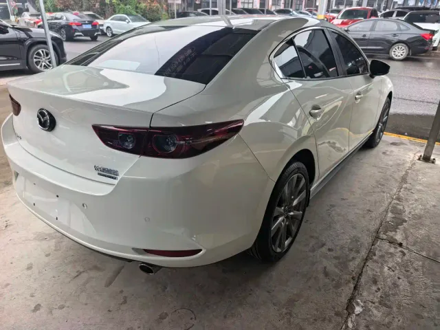 Mazda Axela — Фото автомобиля 15