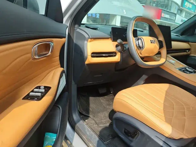 Geely Galaxy Starship 7 EM-i — Фото автомобиля 12