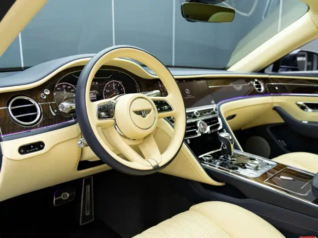 Bentley Flying Spur — Фото автомобиля 11