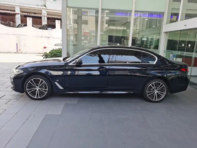 BMW 5 Series — Фото автомобиля 3