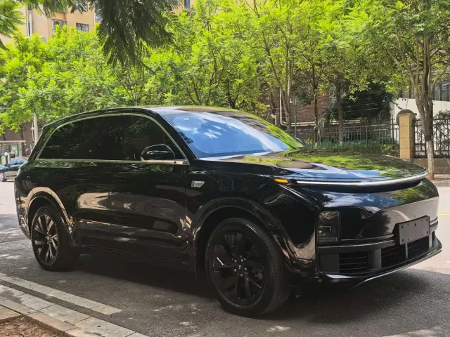 Li Auto L8 — Фото автомобиля 2