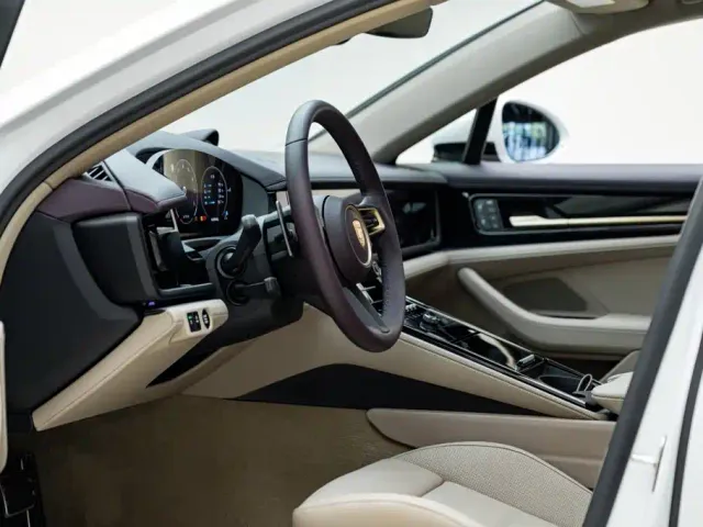 Porsche Panamera — Фото автомобиля 9