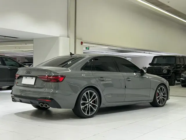 Audi S4 — Фото автомобиля 7
