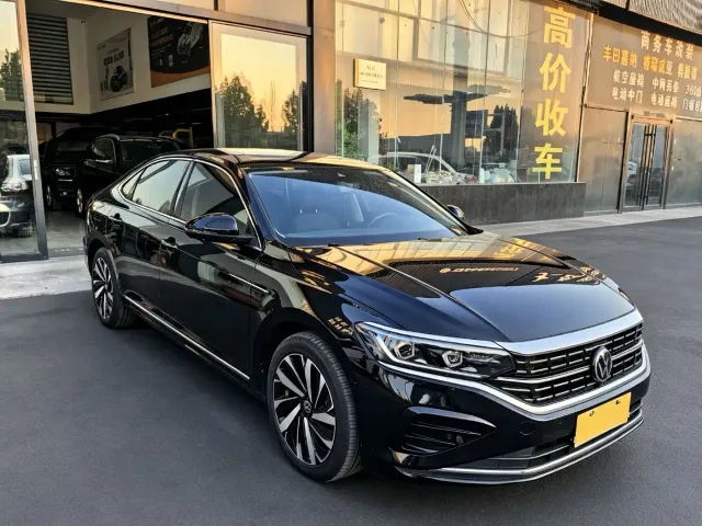 Volkswagen Passat — Фото автомобиля 3