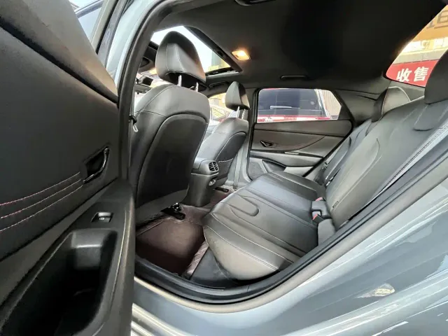 Hyundai Elantra — Фото автомобиля 8