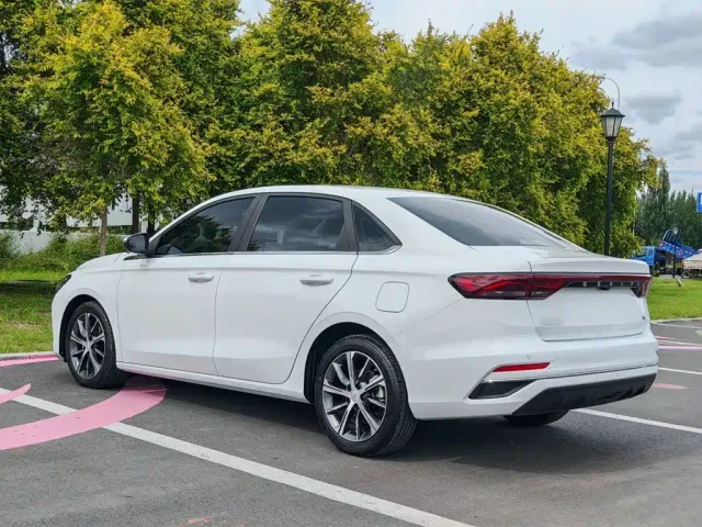 Geely Emgrand — Фото автомобиля 8