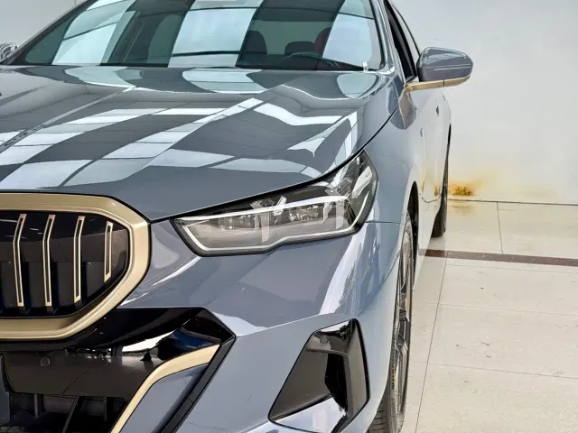 BMW 5 Series — Фото автомобиля 4