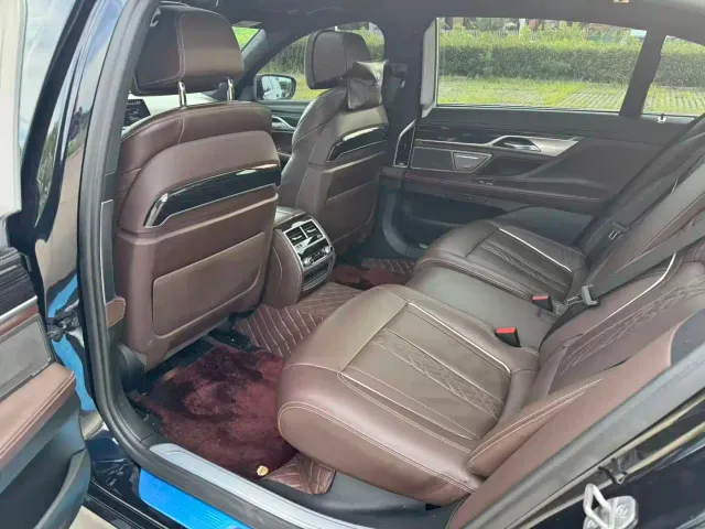 BMW 7 Series — Фото автомобиля 13