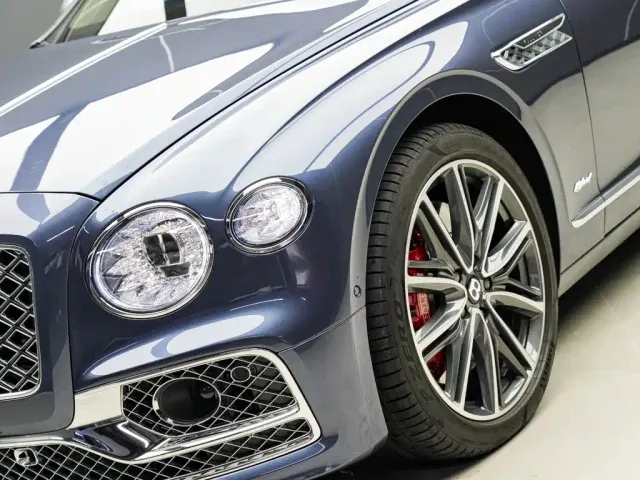 Bentley Flying Spur — Фото автомобиля 3