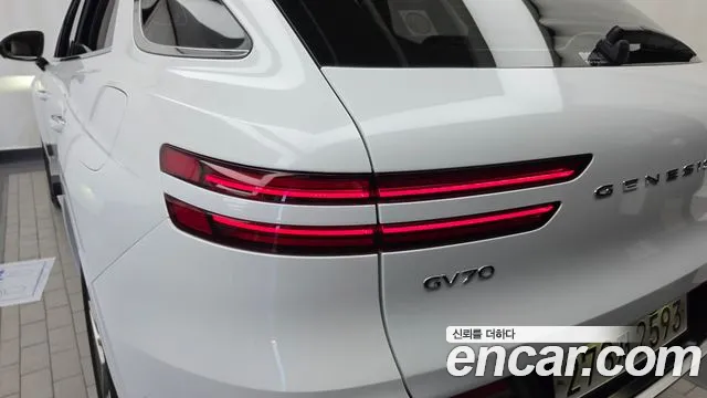 Genesis GV70 — Фото автомобиля 8