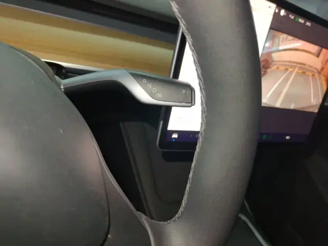Tesla Model Y — Фото автомобиля 13