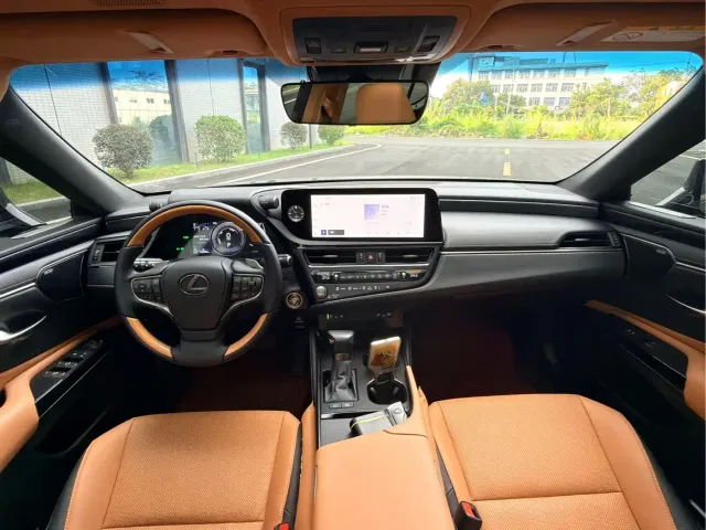 Lexus ES — Фото автомобиля 8