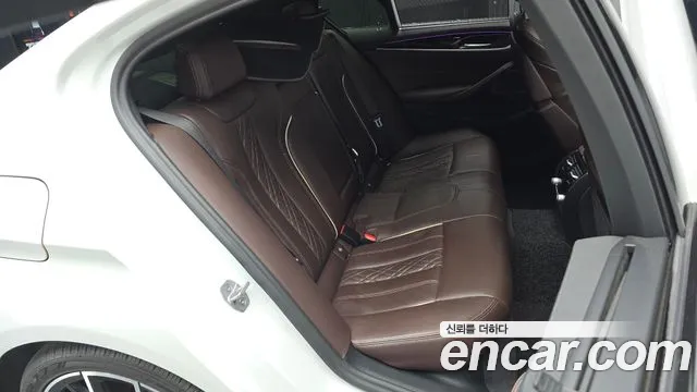 BMW 5 Series G30 — Фото автомобиля 10