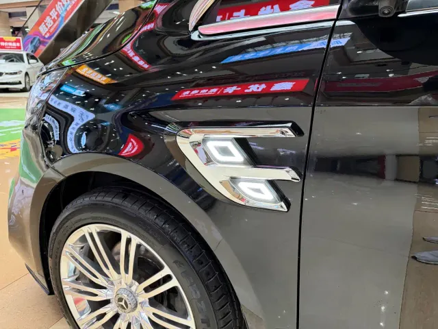 Mercedes-Benz Vito 2023 2.0T Business 7-Seater — Фото автомобиля 9