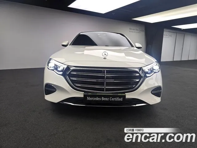 Mercedes-Benz E-Class — Фото автомобиля 3