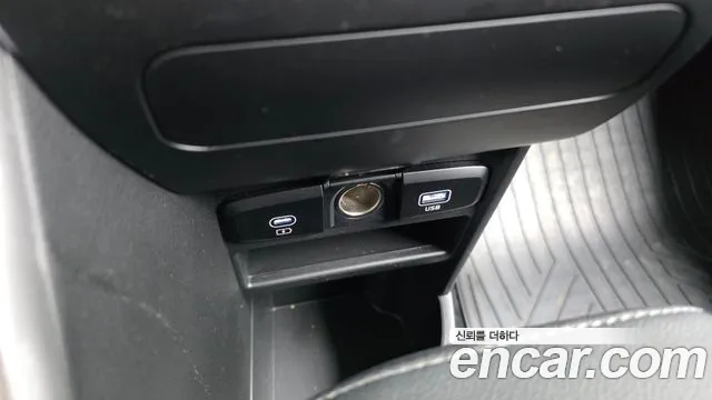 Hyundai Staria Staria 4WD Tourer 9 мест — Фото автомобиля 17
