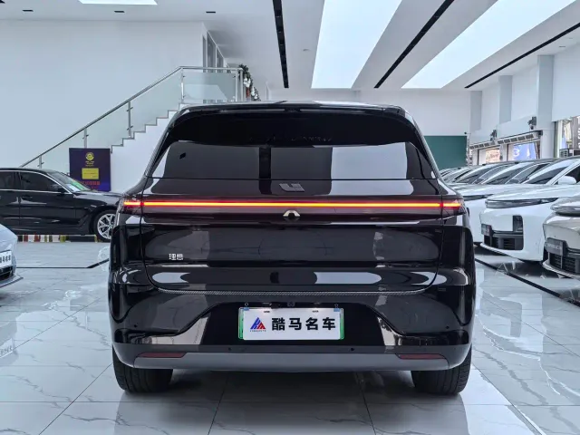Li Auto L6 — Фото автомобиля 14