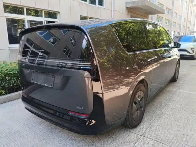 Li Auto MEGA — Фото автомобиля 6